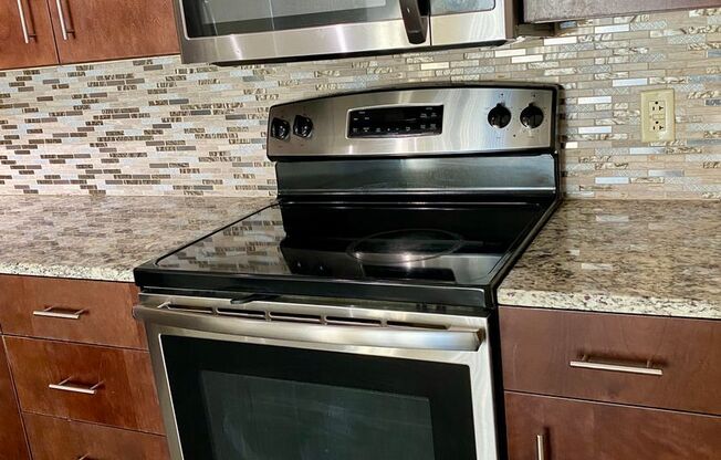 2 beds, 1 bath, 825 sqft, $1,170, Unit 3901 #05