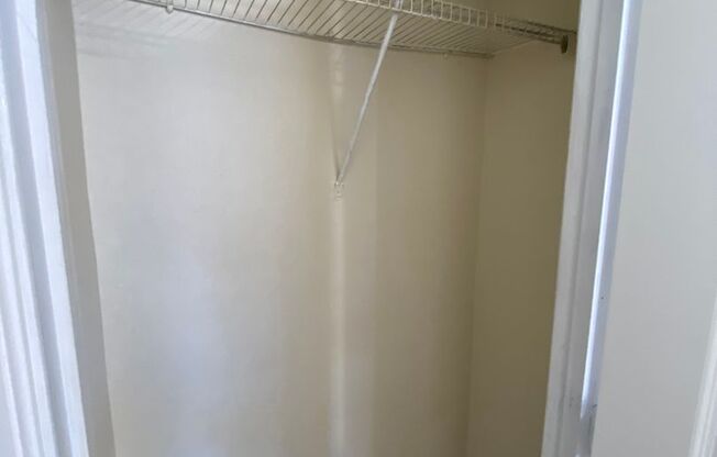2 beds, 1 bath, $1,150, Unit 2548A