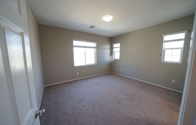 3 beds, 2.5 baths, $1,895, Unit Bldg #7