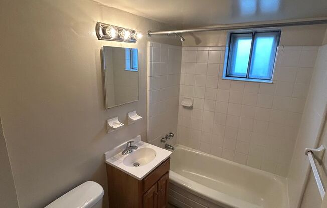 1 bed, 1 bath, 550 sqft, $1,195, Unit H08