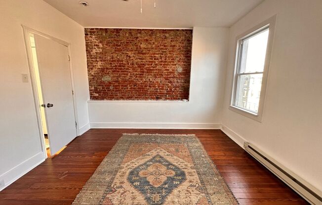 3 beds, 1 bath, 1,000 sqft, $1,400, Unit Unit 2