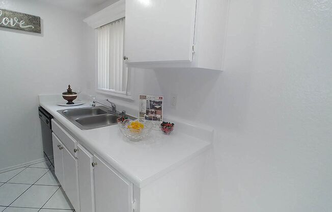 2 beds, 2 baths, 910 sqft, $2,595, Unit 410