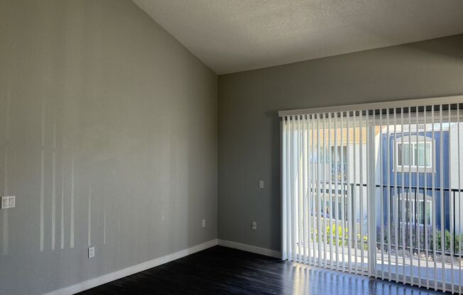 1 bed, 1 bath, 728 sqft, $2,135, Unit C27