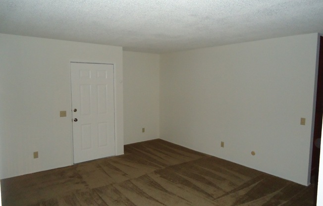 Move In Special! Updated 2 BD, 2 BA Condo - Balcony w/ Views of Mt Helix!!