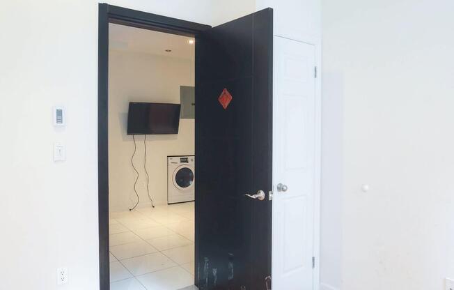 204 W 108 ST