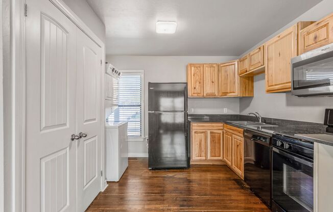 2 beds, 1 bath, 750 sqft, $1,050, Unit 1221-9
