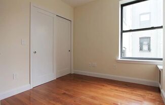 3 beds, 1 bath, $3,900, Unit 2F