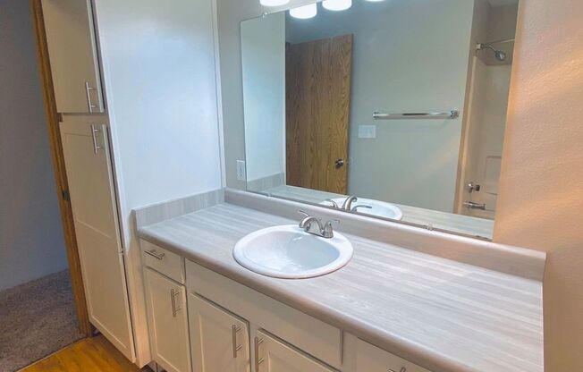 2 beds, 2 baths, 1,070 sqft, $1,495, Unit 08-202