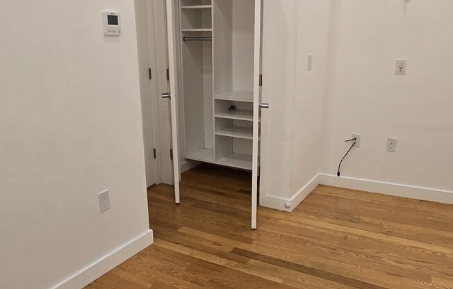 2 beds, 1 bath, $2,100, Unit 201