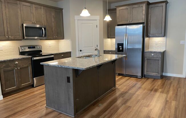 GORGEOUS 3 BED/2 BATH OPEN CONCEPT HOME IN RIDGEFIELD!!!