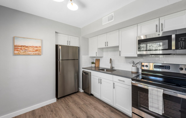 1 bed, 1 bath, 700 sqft, $950, Unit 2B