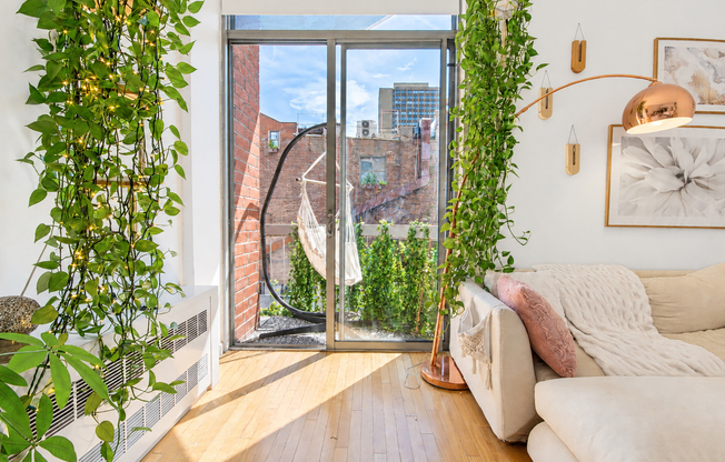 Studio, 1 bath, $4,950, Unit 4B