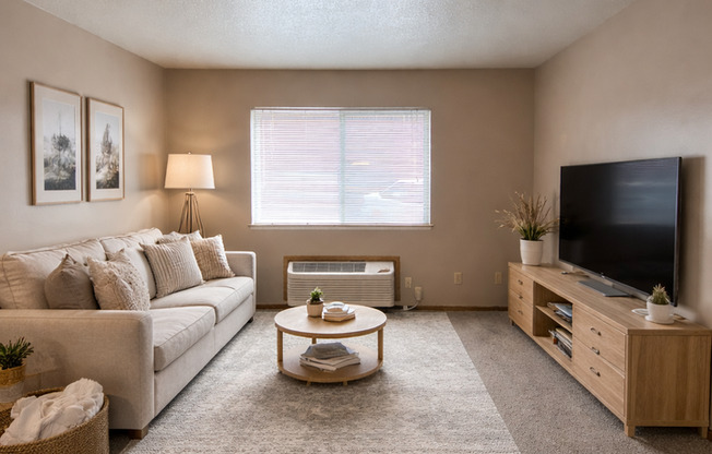 2 beds, 1 bath, 720 sqft, $1,125, Unit 25