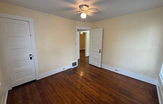 3 beds, 2 baths, $1,300