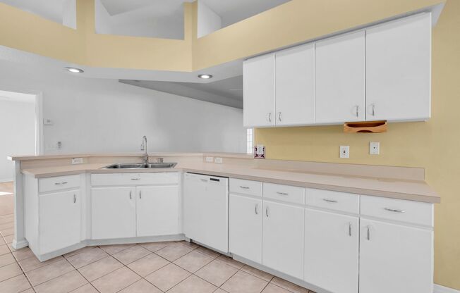 Large Spacious 4 bedroom 2 bath