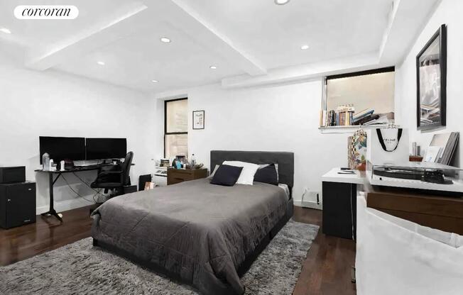 328 W 19 ST