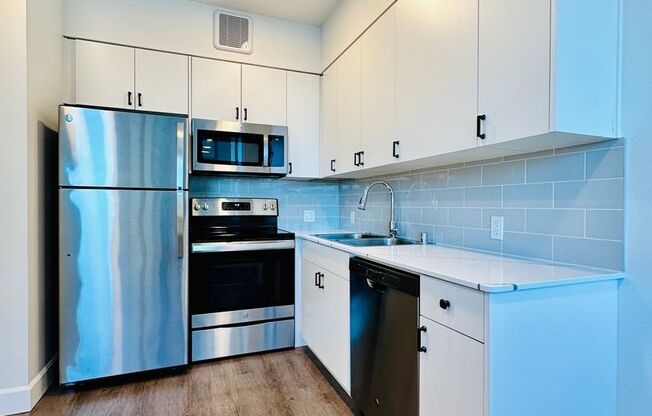 Studio, 1 bath, 327 sqft, $1,550, Unit 410-204