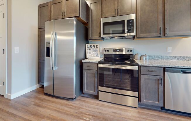 Studio, 1 bath, 595 sqft, $1,235, Unit 214