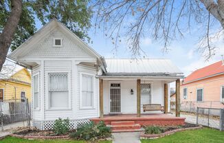 Charmer Close to Downtown!