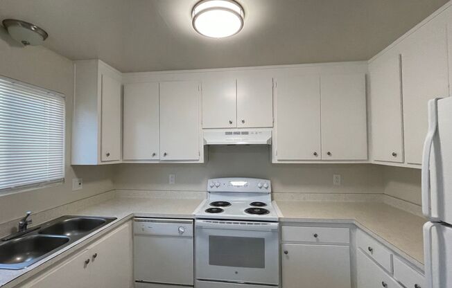 2 beds, 1 bath, $2,500