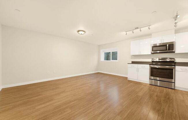 1 bed, 1 bath, 612 sqft, $1,795, Unit 03
