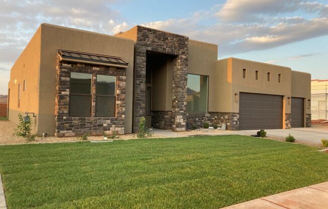 4-Bedroom Modern Desert Home with Stunning Views