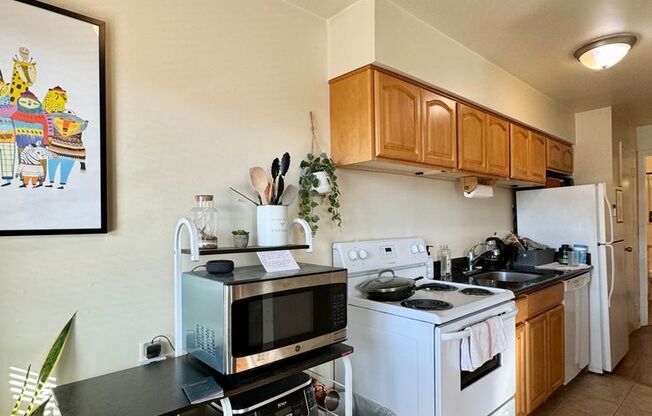 1 bed, 1 bath, 600 sqft, $1,700, Unit 10