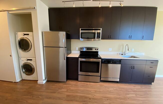 1 bed, 1 bath, 470 sqft, $1,795, Unit 403