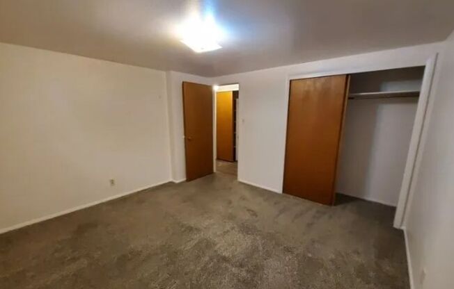 2 beds, 1 bath, $900, Unit 4