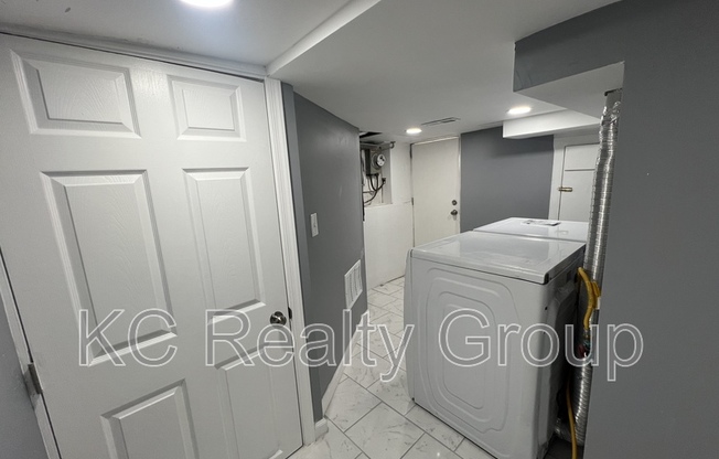 1 W JEFFREY ST