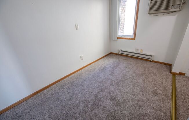 2 beds, 1 bath, 1,070 sqft, $1,670, Unit 1955-120