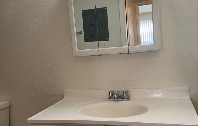 1 bed, 1 bath, 600 sqft, $875, Unit B08