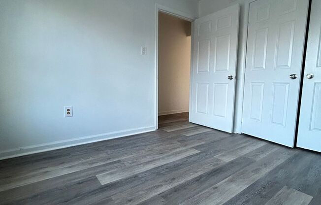 3 beds, 1.5 baths, $1,600, Unit 4053 Parrish St