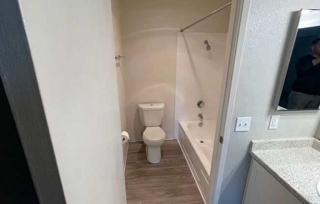 1 bed, 1 bath, 700 sqft, $1,595, Unit 099