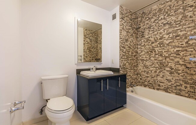 1 bed, 1 bath, $4,275, Unit 7F0