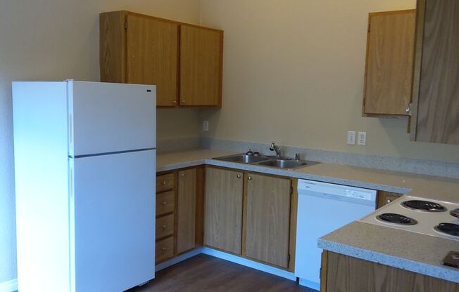 2 beds, 1 bath, 750 sqft, $1,375, Unit Bluff-6