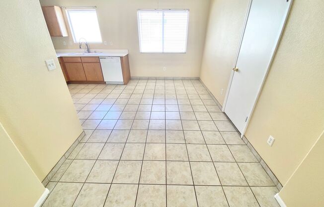 STUNNING SINGLE-FAMILY HOME 4 BEDROOM / 2 FULL BATHROOM, 2 CAR GARAGE