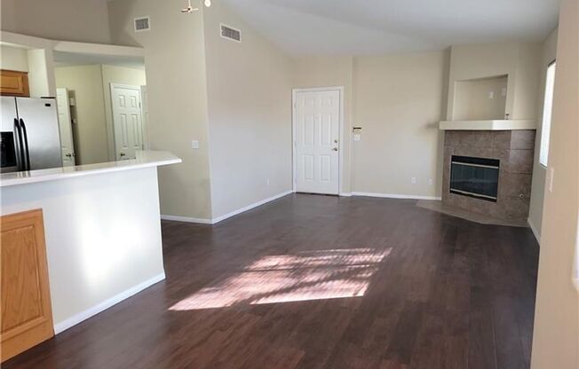 2 beds, 2 baths, $1,475, Unit Building #19