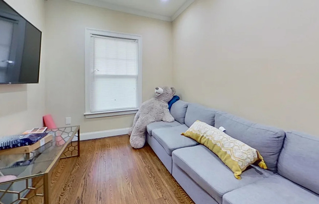 2 beds, 1 bath, 800 sqft, $2,895, Unit 2