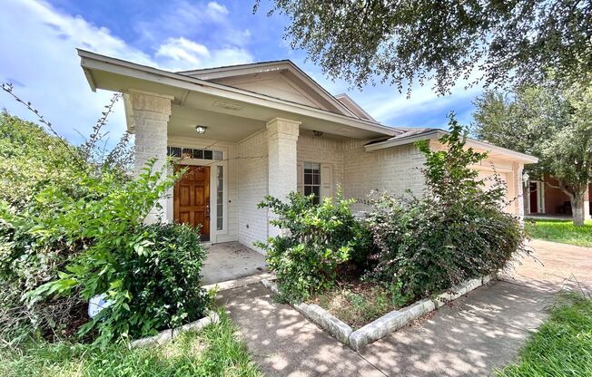 Lovely & Spacious 3/BR 2.5/BA Home in Round Rock!