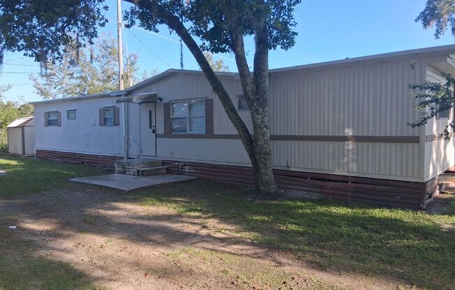 2 Bed 2 Bath Thonotosassa! New paint throughout, new flooring, new kitchen counters & cabinets! Ready for you to MOVE-IN