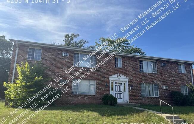 4205 N 104 ST