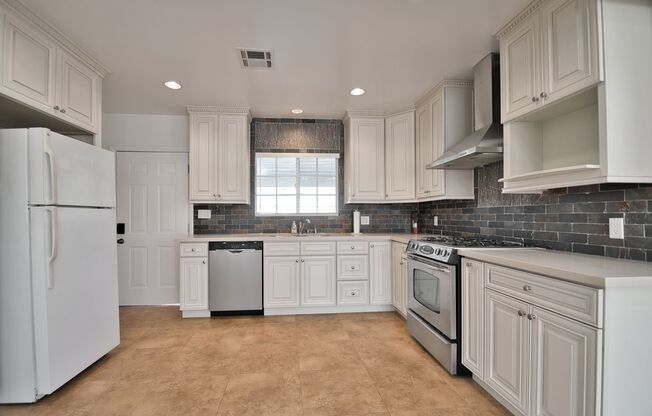 2 Bed 2 Bath Home For Lease