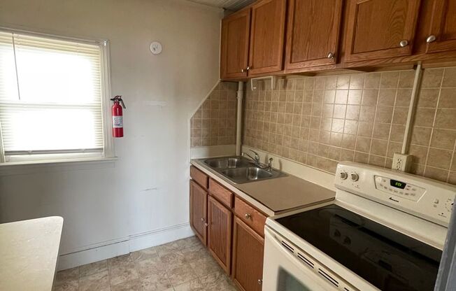 2 beds, 1 bath, 600 sqft, $950, Unit Apt 3