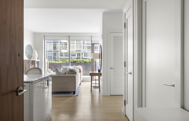 1 bed, 1 bath, 693 sqft, $6,000, Unit 520