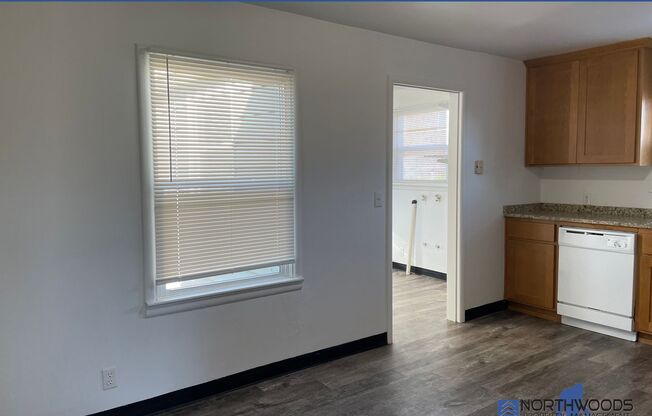 2 beds, 1 bath, $1,400