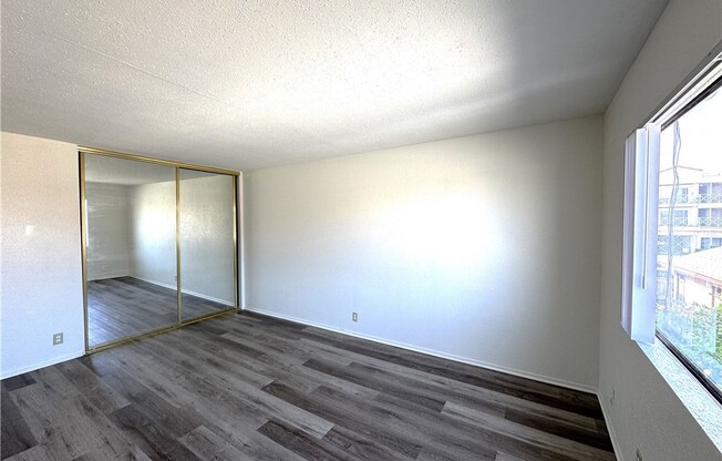 1637 W 227th Street
