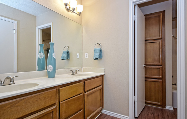 3 beds, 2 baths, 1,147 sqft, $1,925, Unit 11606A