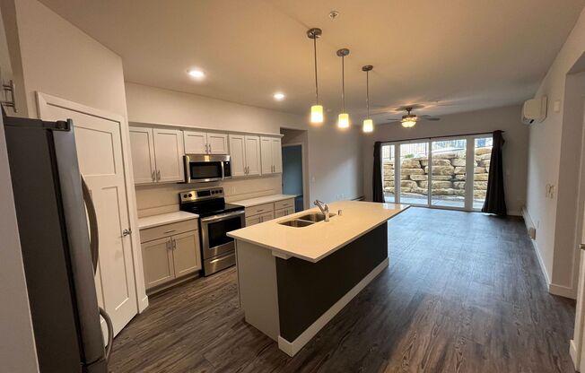 3 beds, 2 baths, 1,448 sqft, $2,095, Unit Lime 428