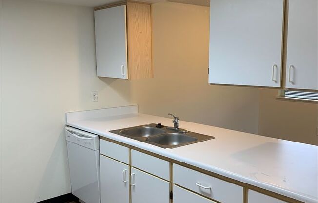 2 beds, 2 baths, 1,000 sqft, $1,450, Unit 40